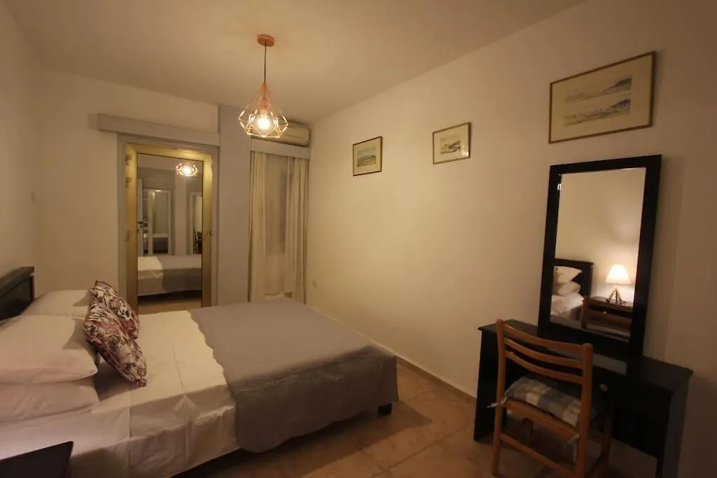 Superb Apartment Steps Away From Finikoudes Beach Larnaca